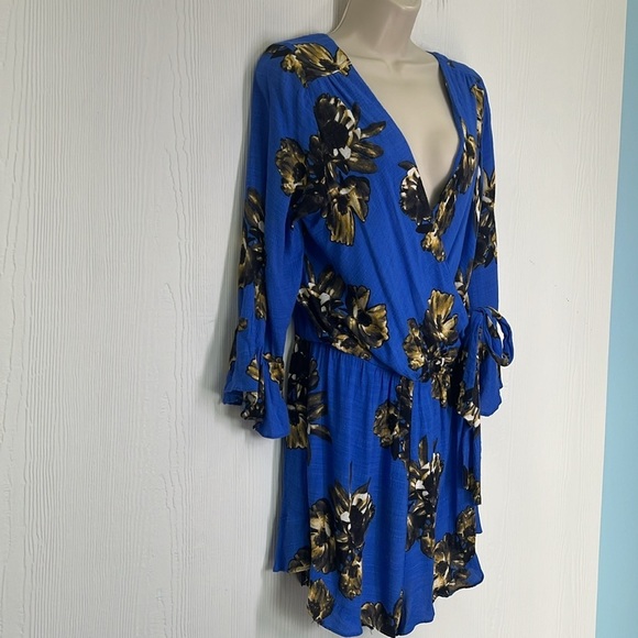 Free People - All The Right Ruffles Bright Blue Floral Short Romper Size Medium - Picture 4 of 13